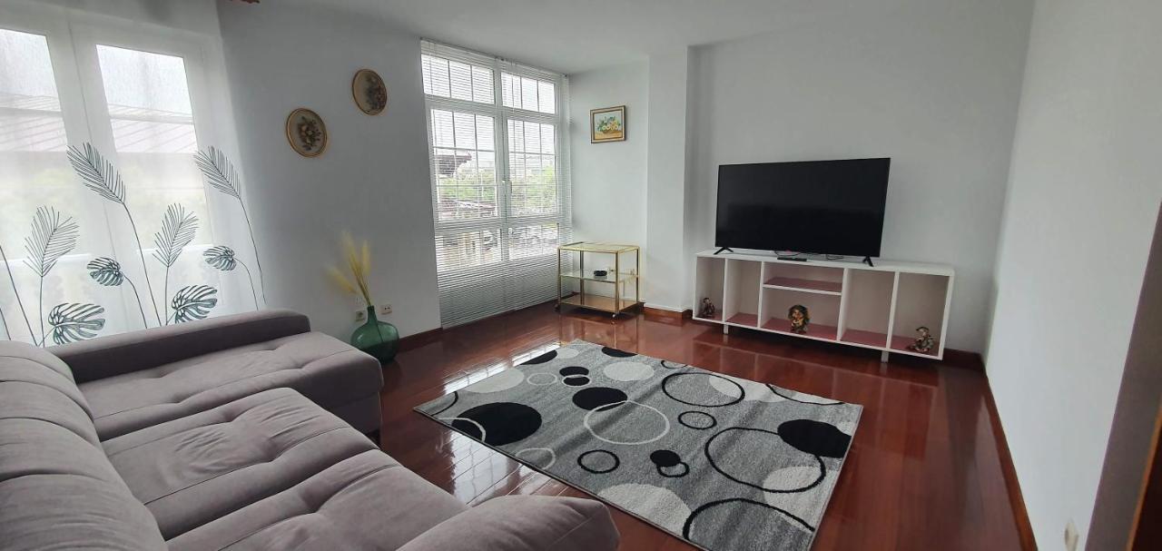 Piso Iria Apartment Cee Luaran gambar